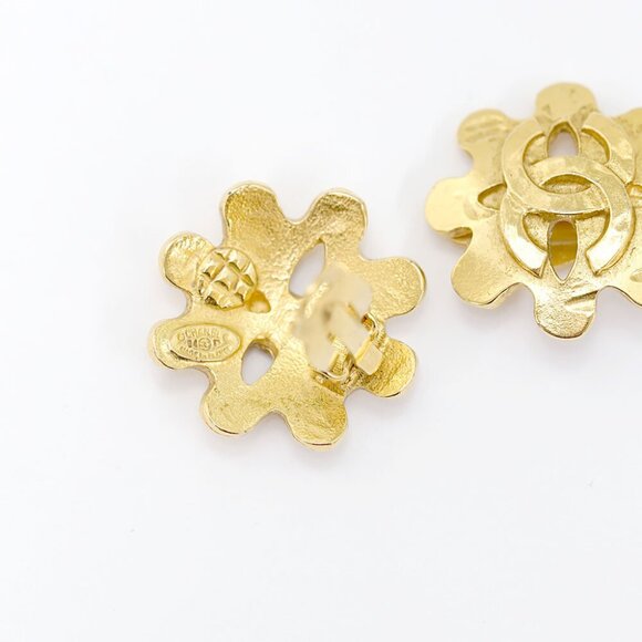CHANEL CC Logos Gear Sun Camellia Clip-On Earrings Gold Tone 94P Auth m1114-1 - Picture 5 of 5